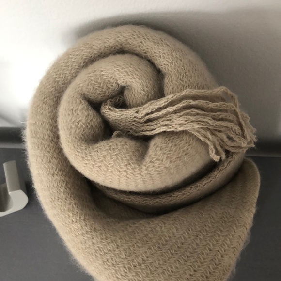 Mark & Graham Tan 100% Acrylic Throw Blanket NWT - Picture 5 of 8